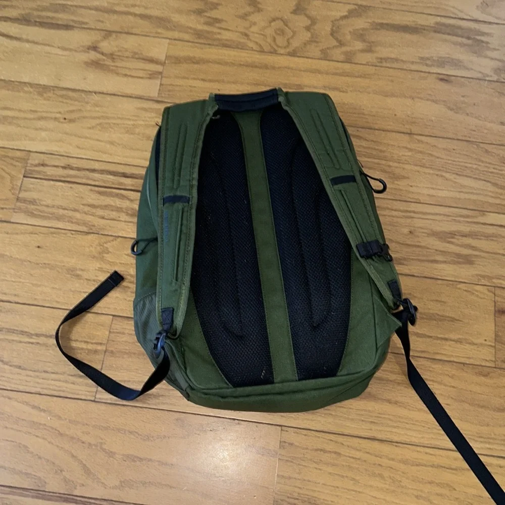 Merrell back pack - Picture 2 of 2